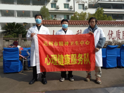 我院医务人员用行动弘扬和传承雷锋精神